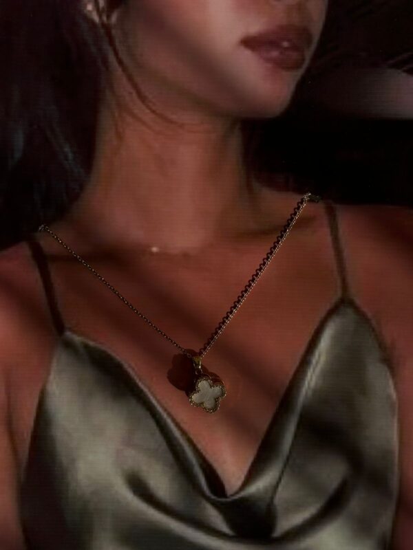Rotationg Clover Pendant