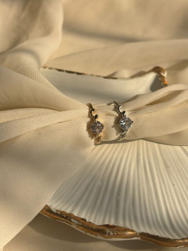 Single stone ring