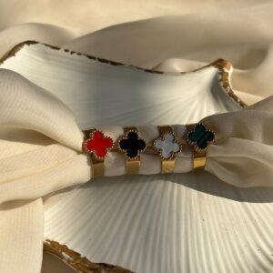 Clover ring
