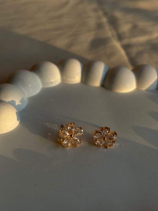Flower stone studs